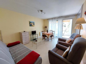 Appartement Centre-Ville Saint-Palais, 400m Plage, Balcon, Parking Privé - FR-1-550-58